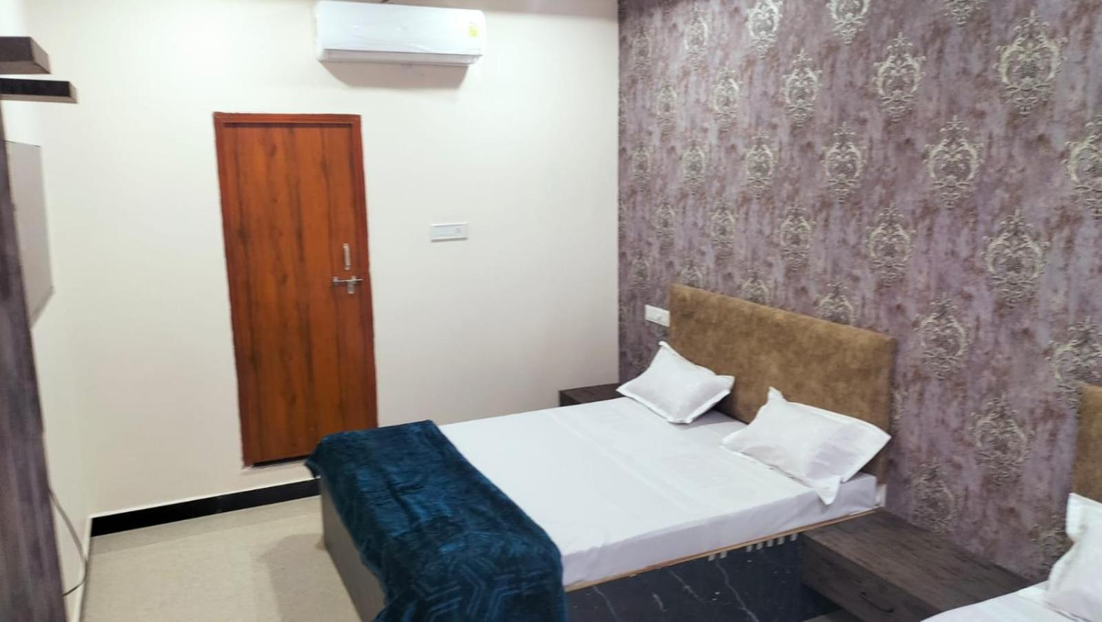 Hotel Somnath Inn Ujaim Exterior foto