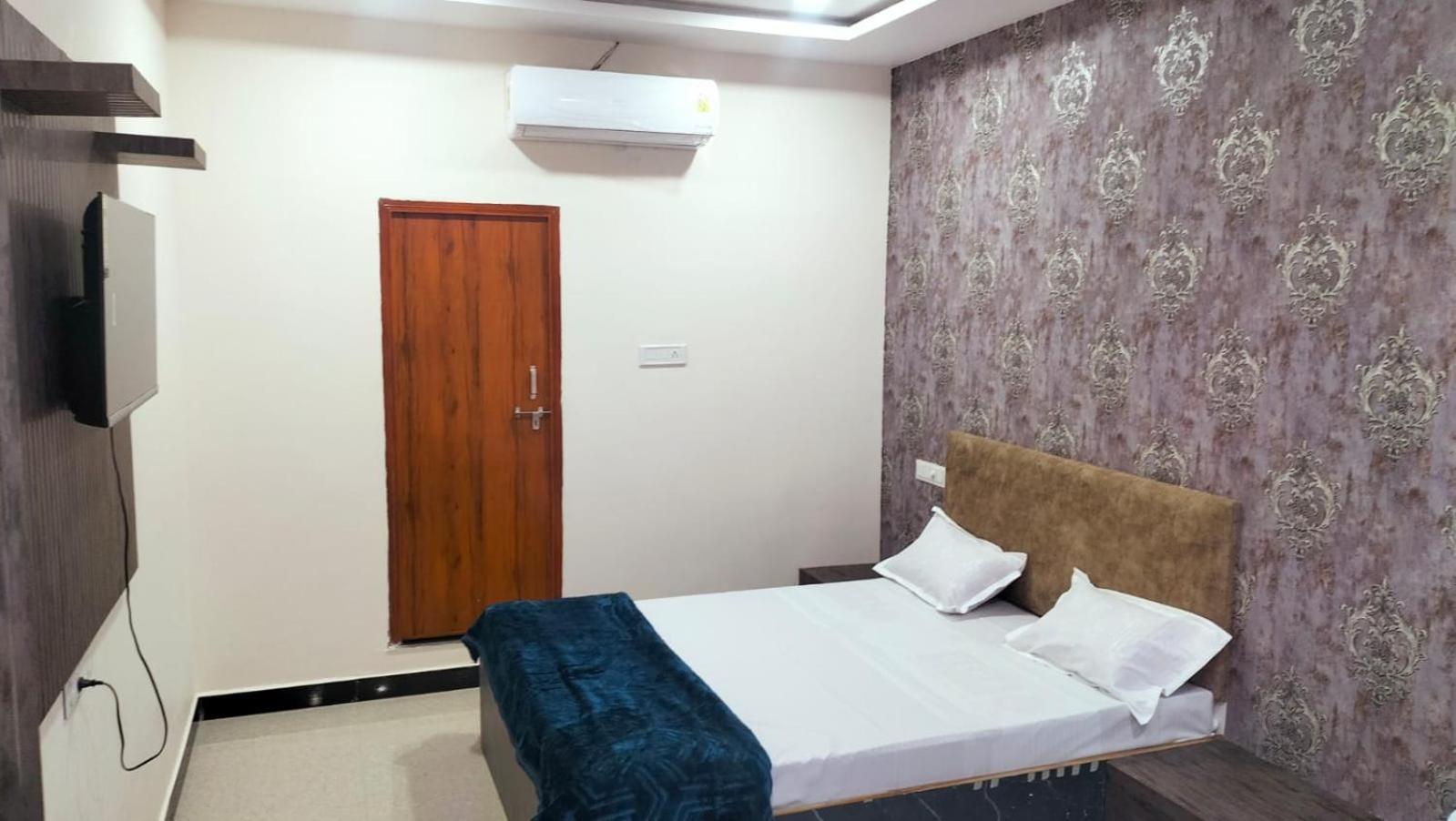 Hotel Somnath Inn Ujaim Exterior foto