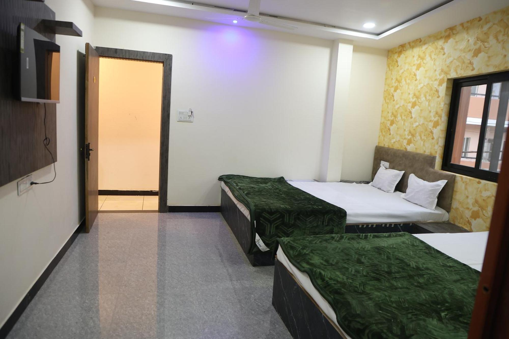 Hotel Somnath Inn Ujaim Quarto foto