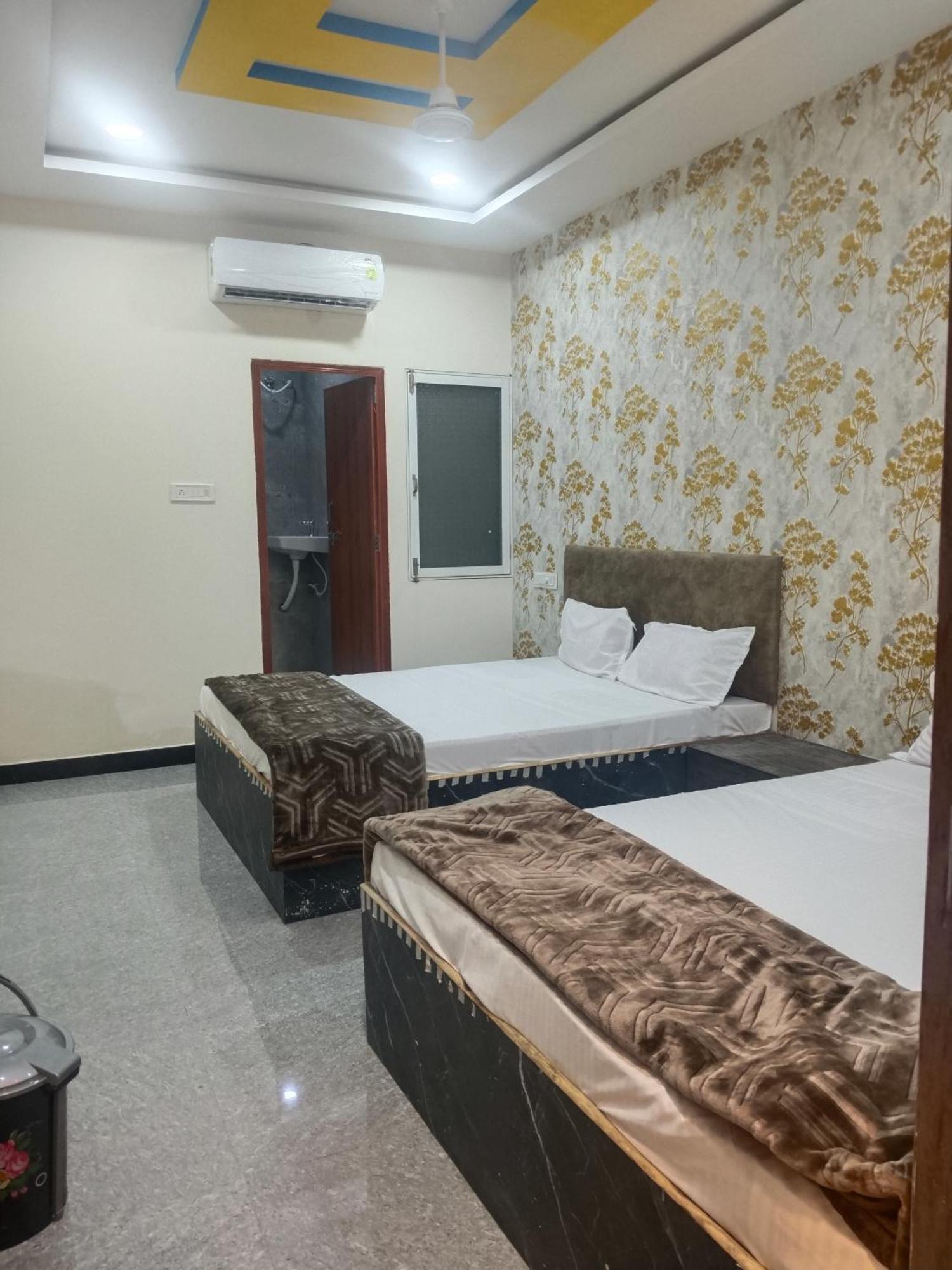 Hotel Somnath Inn Ujaim Exterior foto